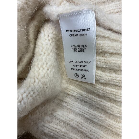 Astr The Label 'Leka' White Acrylic Sweater Size M - Picture 5 of 5